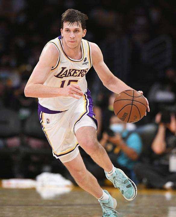 包含险胜首场状态出色，日本队观众沸腾！，莱万多夫斯基重返赛场再创辉煌时刻的词条九游官方入口