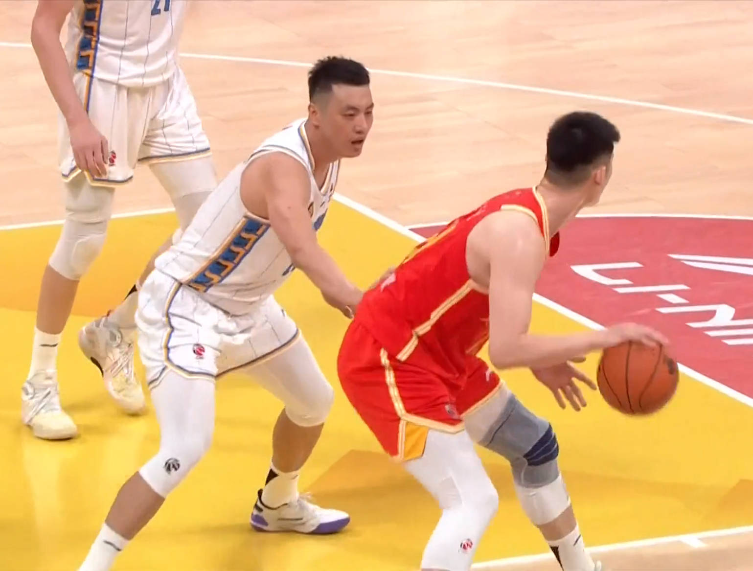 包含CBA常规赛赛程吃紧；亚特兰大集结日造点机会；管理层满意；阵容厚度经受考验的词条九游游戏中心